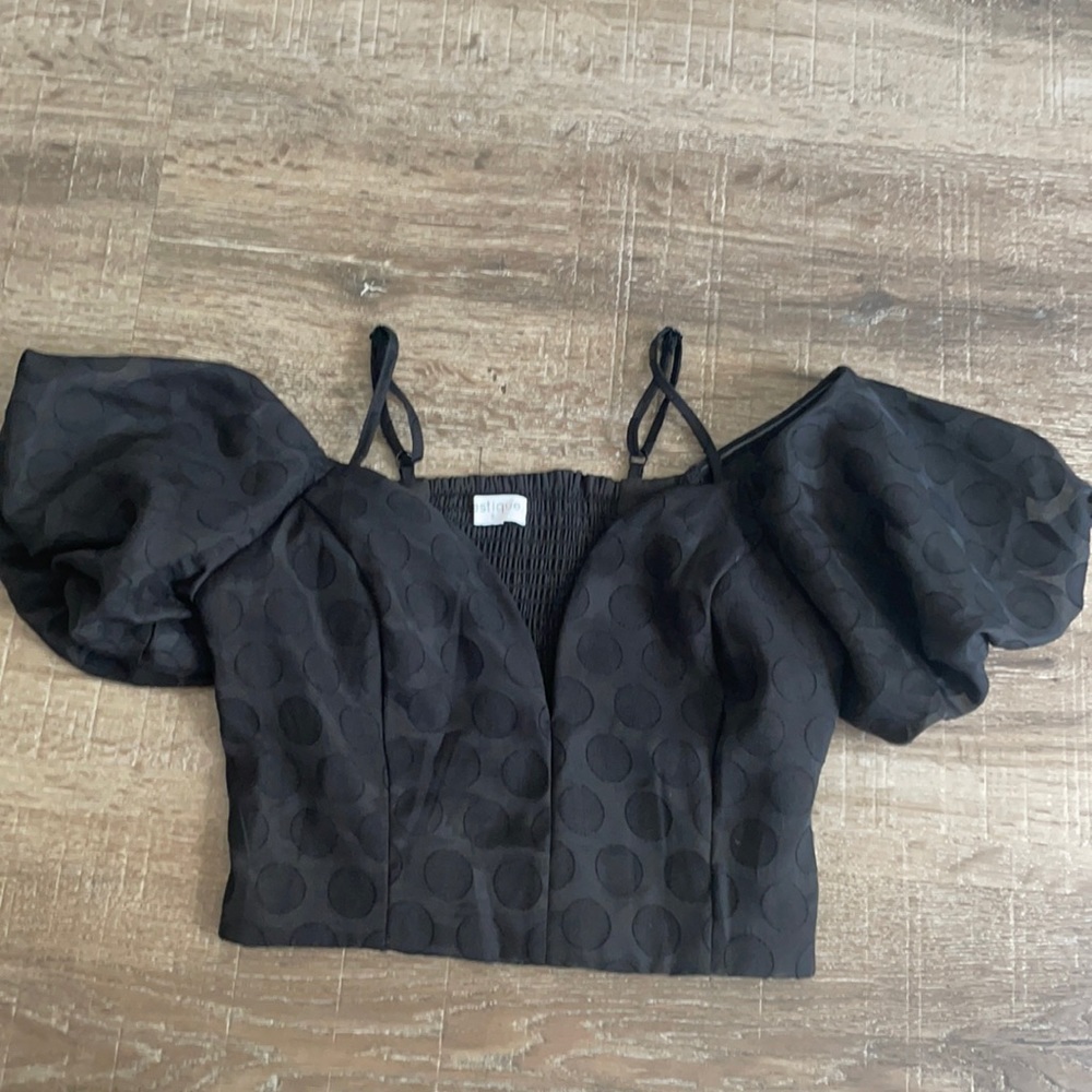 NWOT Vestique Crop